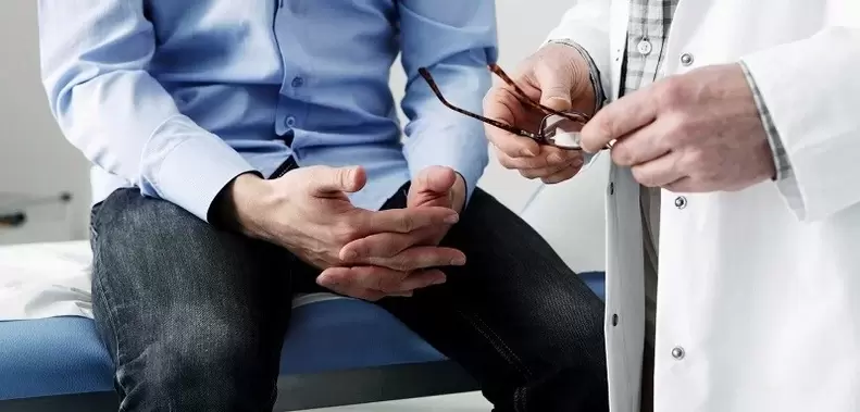 Prostatitin ilk belirtilerinde tanıyı doğrulamak için bir üroloğa başvurmalısınız.